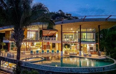 CASA FANTASTICA PROPERTY WITH TEN BEDROOMS AND OCEAN VIEWS, IN MANUEL ANTONIO – 1.3 ACRES