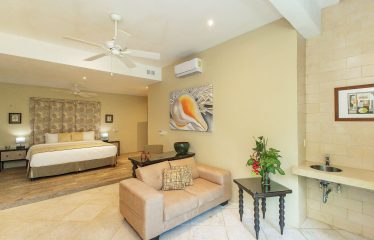 CASA FANTASTICA PROPERTY WITH TEN BEDROOMS AND OCEAN VIEWS, IN MANUEL ANTONIO – 1.3 ACRES