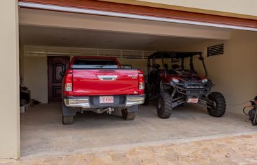 JUNGLE PROPERTY WITH FIVE BEDROOM AND OCEAN VIEWS, IN ESCALERAS – 0.84 ACRES