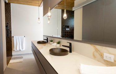 LUXURY VILLA PROPERTY WITH FIVE BEDROOM IN A GATED COMMUNITY, NEAR TO THE MARINA IN QUEPOS – 2.22 ACRES