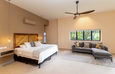 LUXURY VILLA PROPERTY WITH FIVE BEDROOM IN A GATED COMMUNITY, NEAR TO THE MARINA IN QUEPOS – 2.22 ACRES