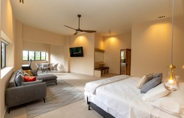 LUXURY VILLA PROPERTY WITH FIVE BEDROOM IN A GATED COMMUNITY, NEAR TO THE MARINA IN QUEPOS – 2.22 ACRES