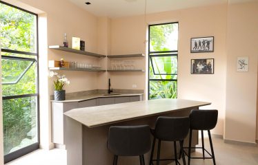 LUXURY VILLA PROPERTY WITH FIVE BEDROOM IN A GATED COMMUNITY, NEAR TO THE MARINA IN QUEPOS – 2.22 ACRES