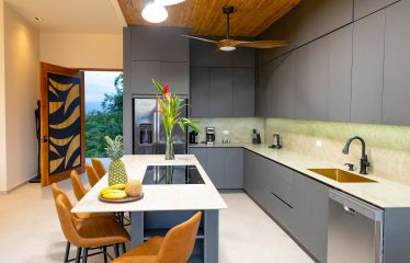 LUXURY VILLA PROPERTY WITH FIVE BEDROOM IN A GATED COMMUNITY, NEAR TO THE MARINA IN QUEPOS – 2.22 ACRES