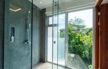 LUXURY PROPERTY WITH FOUR BEDROOM, AND PANORAMIC VIEWS OF THE OCEAN, IN PLAYA HERMOSA – 0.72 ACRES