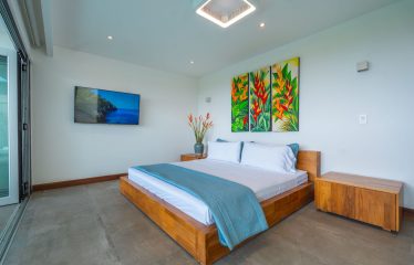 LUXURY PROPERTY WITH FOUR BEDROOM, AND PANORAMIC VIEWS OF THE OCEAN, IN PLAYA HERMOSA – 0.72 ACRES