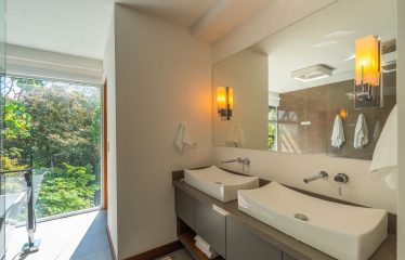 LUXURY PROPERTY WITH FOUR BEDROOM, AND PANORAMIC VIEWS OF THE OCEAN, IN PLAYA HERMOSA – 0.72 ACRES