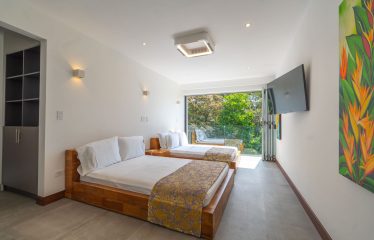 LUXURY PROPERTY WITH FOUR BEDROOM, AND PANORAMIC VIEWS OF THE OCEAN, IN PLAYA HERMOSA – 0.72 ACRES