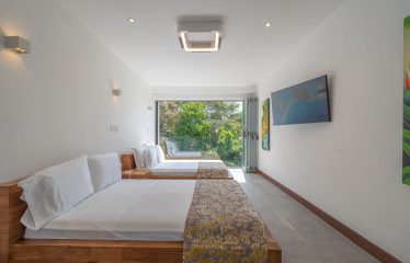 LUXURY PROPERTY WITH FOUR BEDROOM, AND PANORAMIC VIEWS OF THE OCEAN, IN PLAYA HERMOSA – 0.72 ACRES