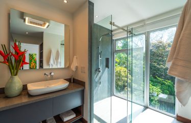 LUXURY PROPERTY WITH FOUR BEDROOM, AND PANORAMIC VIEWS OF THE OCEAN, IN PLAYA HERMOSA – 0.72 ACRES