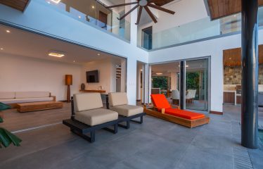 LUXURY PROPERTY WITH FOUR BEDROOM, AND PANORAMIC VIEWS OF THE OCEAN, IN PLAYA HERMOSA – 0.72 ACRES