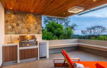 LUXURY PROPERTY WITH FOUR BEDROOM, AND PANORAMIC VIEWS OF THE OCEAN, IN PLAYA HERMOSA – 0.72 ACRES