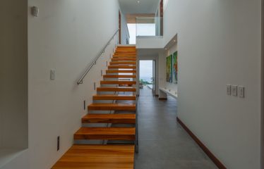 LUXURY PROPERTY WITH FOUR BEDROOM, AND PANORAMIC VIEWS OF THE OCEAN, IN PLAYA HERMOSA – 0.72 ACRES