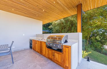 LUXURY PROPERTY WITH THREE BEDROOM WITH SUNSET VIEWS IN UVITA – 0.48 ACRES