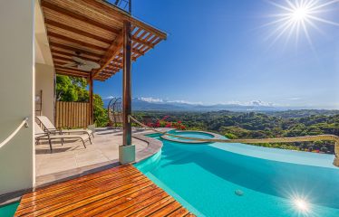 LUXURY PROPERTY WITH FOUR BEDROOM AND PANORAMICS VIEWS OF THE MOUNTAIN, IN QUEPOS – 1.5 ACRES