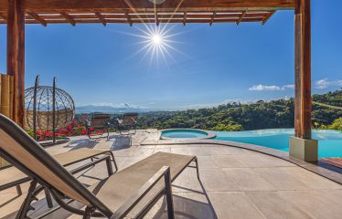 LUXURY PROPERTY WITH FOUR BEDROOM AND PANORAMICS VIEWS OF THE MOUNTAIN, IN QUEPOS – 1.5 ACRES