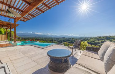 LUXURY PROPERTY WITH FOUR BEDROOM AND PANORAMICS VIEWS OF THE MOUNTAIN, IN QUEPOS – 1.5 ACRES