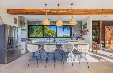 LUXURY PROPERTY WITH FOUR BEDROOM AND PANORAMICS VIEWS OF THE MOUNTAIN, IN QUEPOS – 1.5 ACRES