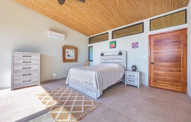 LUXURY PROPERTY WITH FOUR BEDROOM AND PANORAMICS VIEWS OF THE MOUNTAIN, IN QUEPOS – 1.5 ACRES