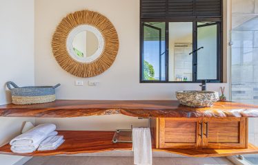 LUXURY PROPERTY WITH FOUR BEDROOM AND PANORAMICS VIEWS OF THE MOUNTAIN, IN QUEPOS – 1.5 ACRES