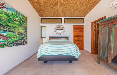 LUXURY PROPERTY WITH FOUR BEDROOM AND PANORAMICS VIEWS OF THE MOUNTAIN, IN QUEPOS – 1.5 ACRES