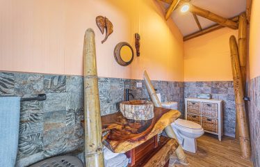 LUXURY PROPERTY WITH FOUR BEDROOM AND PANORAMICS VIEWS OF THE MOUNTAIN, IN QUEPOS – 1.5 ACRES