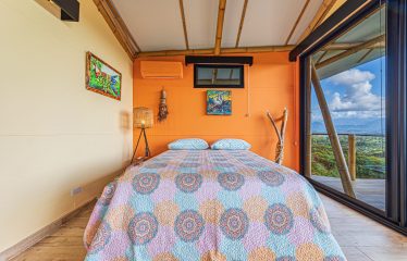 LUXURY PROPERTY WITH FOUR BEDROOM AND PANORAMICS VIEWS OF THE MOUNTAIN, IN QUEPOS – 1.5 ACRES