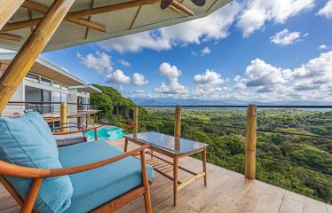 LUXURY PROPERTY WITH FOUR BEDROOM AND PANORAMICS VIEWS OF THE MOUNTAIN, IN QUEPOS – 1.5 ACRES