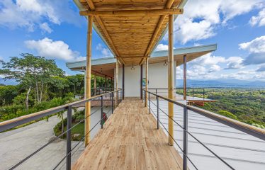 LUXURY PROPERTY WITH FOUR BEDROOM AND PANORAMICS VIEWS OF THE MOUNTAIN, IN QUEPOS – 1.5 ACRES