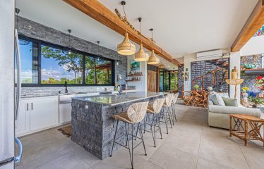 LUXURY PROPERTY WITH FOUR BEDROOM AND PANORAMICS VIEWS OF THE MOUNTAIN, IN QUEPOS – 1.5 ACRES