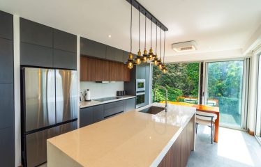 LUXURY PROPERTY WITH FOUR BEDROOM, AND PANORAMIC VIEWS OF THE OCEAN, IN PLAYA HERMOSA – 0.72 ACRES