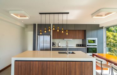 LUXURY PROPERTY WITH FOUR BEDROOM, AND PANORAMIC VIEWS OF THE OCEAN, IN PLAYA HERMOSA – 0.72 ACRES