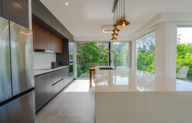 LUXURY PROPERTY WITH FOUR BEDROOM, AND PANORAMIC VIEWS OF THE OCEAN, IN PLAYA HERMOSA – 0.72 ACRES