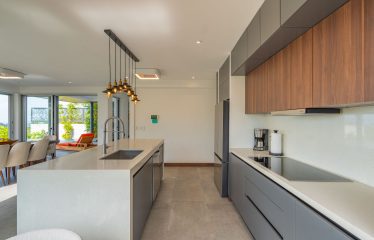 LUXURY PROPERTY WITH FOUR BEDROOM, AND PANORAMIC VIEWS OF THE OCEAN, IN PLAYA HERMOSA – 0.72 ACRES