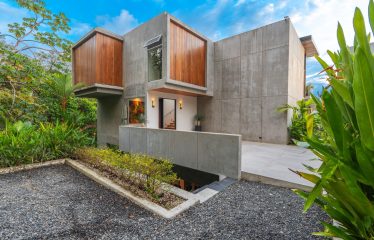 LUXURY PROPERTY WITH FOUR BEDROOM, AND PANORAMIC VIEWS OF THE OCEAN, IN PLAYA HERMOSA – 0.72 ACRES