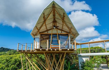 LUXURY PROPERTY WITH FOUR BEDROOM AND PANORAMICS VIEWS OF THE MOUNTAIN, IN QUEPOS – 1.5 ACRES