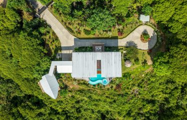 LUXURY PROPERTY WITH FOUR BEDROOM AND PANORAMICS VIEWS OF THE MOUNTAIN, IN QUEPOS – 1.5 ACRES