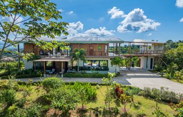 LUXURY PROPERTY WITH FOUR BEDROOM AND PANORAMICS VIEWS OF THE MOUNTAIN, IN QUEPOS – 1.5 ACRES