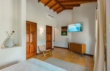 LUXURY PROPERTY WITH FOUR BEDROOM AND OCEAN FRONT VIEWS, IN SAN MARTIN – 1.52 ACRES