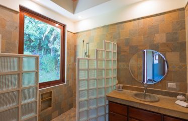 LUXURY PROPERTY WITH FOUR BEDROOM AND OCEAN FRONT VIEWS, IN SAN MARTIN – 1.52 ACRES