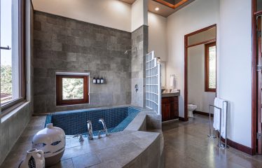 LUXURY PROPERTY WITH FOUR BEDROOM AND OCEAN FRONT VIEWS, IN SAN MARTIN – 1.52 ACRES