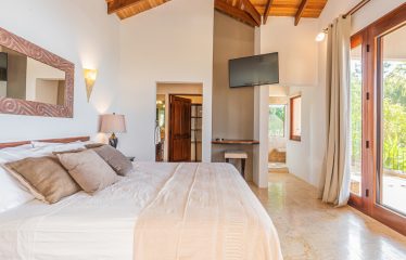 LUXURY PROPERTY WITH FOUR BEDROOM AND OCEAN FRONT VIEWS, IN SAN MARTIN – 1.52 ACRES