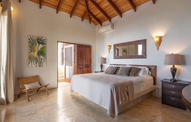 LUXURY PROPERTY WITH FOUR BEDROOM AND OCEAN FRONT VIEWS, IN SAN MARTIN – 1.52 ACRES