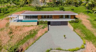 LUXURY PROPERTY WITH FOUR BEDROOMS IN A GATED COMMUNITY, IN GALLEGA NARANJITO – 3.1 ACRES