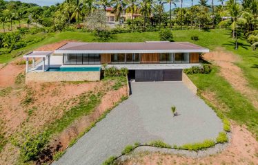 LUXURY PROPERTY WITH FOUR BEDROOMS IN A GATED COMMUNITY, IN GALLEGA NARANJITO – 3.1 ACRES