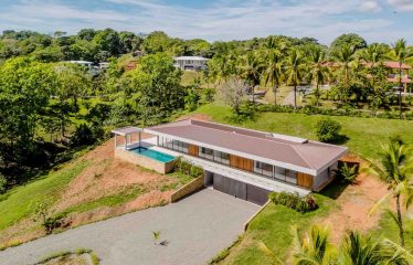 LUXURY PROPERTY WITH FOUR BEDROOMS IN A GATED COMMUNITY, IN GALLEGA NARANJITO – 3.1 ACRES