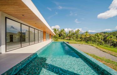 LUXURY PROPERTY WITH FOUR BEDROOMS IN A GATED COMMUNITY, IN GALLEGA NARANJITO – 3.1 ACRES