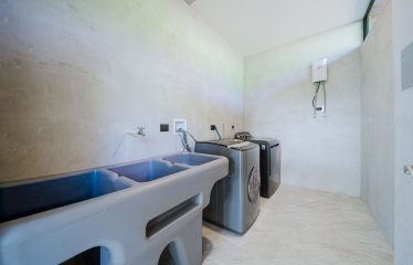 LUXURY PROPERTY WITH FOUR BEDROOMS IN A GATED COMMUNITY, IN GALLEGA NARANJITO – 3.1 ACRES