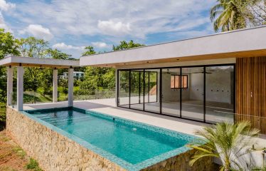 LUXURY PROPERTY WITH FOUR BEDROOMS IN A GATED COMMUNITY, IN GALLEGA NARANJITO – 3.1 ACRES