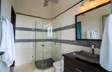 PROPERTY WITH THREE BEDROOM AND PANORAMIC OCEAN VIEWS, IN PORTALON – 3.8 ACRES